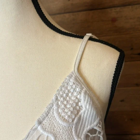 EXPRESS gorgeous, layered lace knit dress excellent condition - Picture 5 of 7